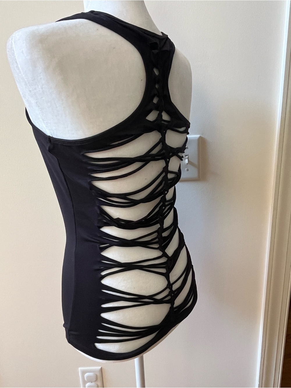 Jala black tank L - Picture 3 of 4
